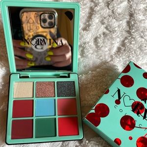 ABH NIB eyeshadow pallete. Never used Anastasia